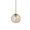 Стеклянный подвесной светильник Amo V2081-P форма шар цвет янтарь