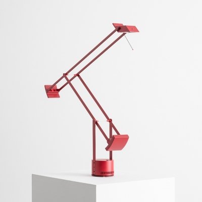 Офисная настольная лампа Tizio A009060 Artemide красный