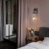 Стеклянное бра Raindrop MT9093-1W black brushed gold прозрачное DeLight Collection